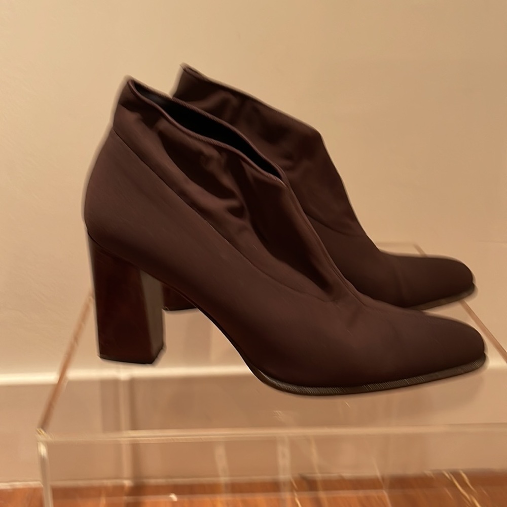 Bruno Magli (VINTAGE) stretch fabric brown boots. Size 10B.